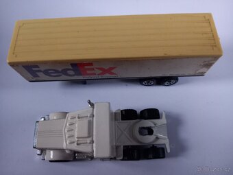 MATCHBOX CONVOY - PETERBILT FedEx - 5