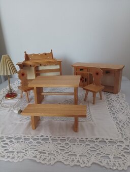 Starý dřevěný nábytek pro panenky - 5