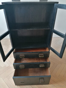 Dřevěná komoda/skříňka - úložné prostory ze 4 stran - 5