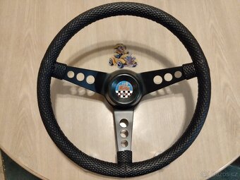 SPORTOVNÍ VOLANT ŠKODA,TRABANT ZRENOVUJI-OBŠIJI-PRODÁM - 5