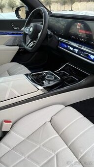 BMW i7 M70 xDrive - 5