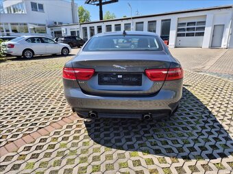 Jaguar XE 2,0 Pobočka Kolín (2017) - 5