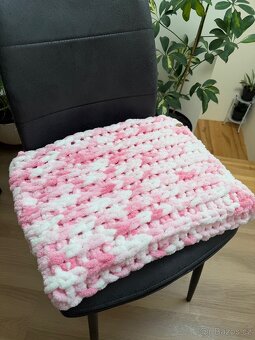 Pletená deka pro miminko růžová - 5