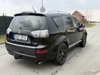 Mitsubishi Outlander 2.0 DI-D 4x4 7-MÍST +Najeto 202TKM+ - 5