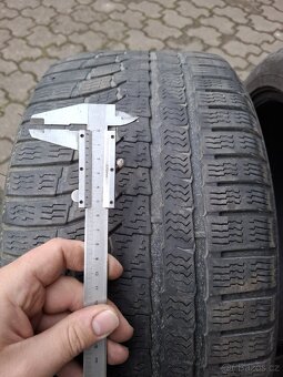 245/40/17 Nokian zimní - 5