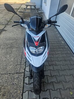 Aprilia SR Motard, 125cm3, r.v. 2014 - 5