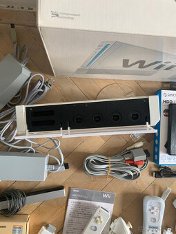 Nintendo Wii - 2 ovladače - 300GB HDD - JPN - 5