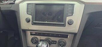 bouraný Volkswagen Passat B8 - 5