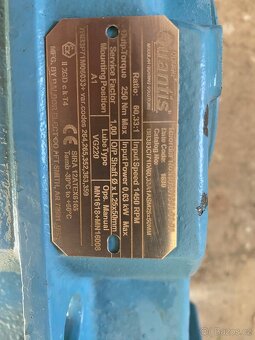 Elektromotor s převodovkou - 5