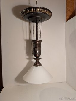 mosazná stará stahovačka, stahovací lustr, bílé stínidlo - 5