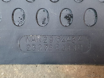 Prodám univerzální gumové koberce do auta - 5