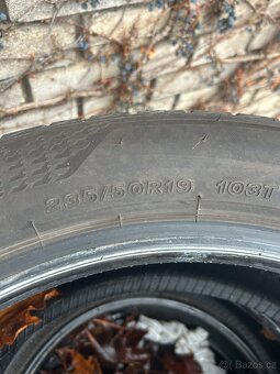 Brigestone 235/50R19 - 5