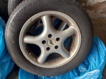 Celoroční pneu 225/55 r16 z Peugeot 607 - 5