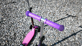 Koloběžka Micro Maxi - naklápění, tři kolečka, dvě barvy - 5