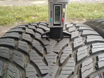 Prodám zánovní zimní pneu Nokian 255/40 R20 - 5