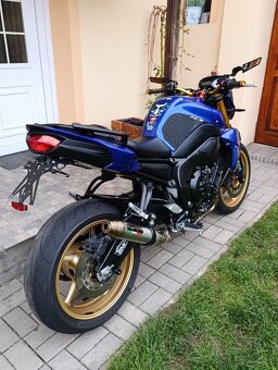 Yamaha FZ8 - 5
