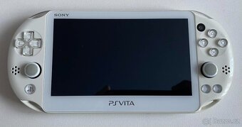 PS Vita 2000 White ( Slim ) + 64gb - 5