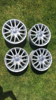 Prodám sadu originálních 17" disků VW - 5