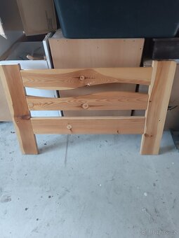 prodám dřevěnou postel i s roštem 200x90cm cena 800kč - 5
