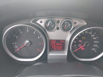 Prodám FORD FOCUS 1,6 - benzín - 5