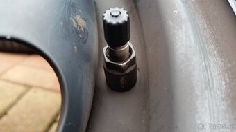 Zimní sada KIA / HYUNDAI R15 pneu 195/65/15 TPMS DOT 22 - 5