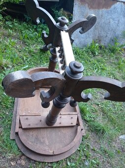 Prodam starožitný stůl k renovaci - 5