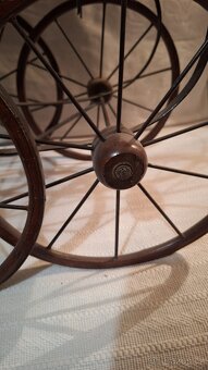 Starožitný kočárek pro panenky - 5