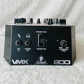 Mixážní pult Behringer - 5