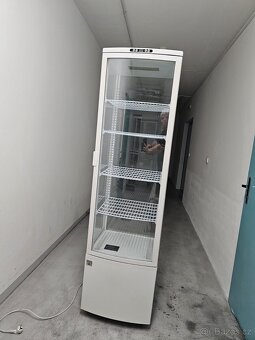 chladnička s vitrínou - 5