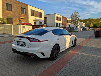 Kia Stinger 3.3biturbo AWD EU - 5