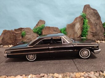 Prodám model 1:18 Ford galaxie 500 XL - 5