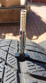 Zimní pneumatiky PIRELLI 245/45 R19 102V 4x6mm r.v. 2023 - 5