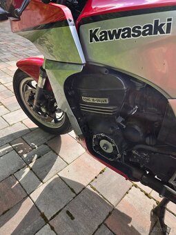 Kawasaki GPZ 900 R - 5