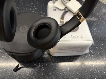 Sluchátka Apple Beats Solo 4 Wireless Gold / Black - 5