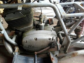prodám toto torzo ze čtyřkolky s ČZ motorem - 5