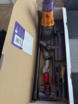 Vysavač Dyson v12 - 5