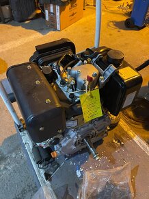 Vibrační válec - nový motor - 5