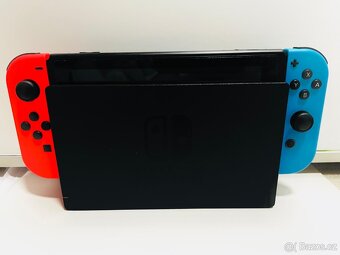Nintendo Switch + Hra + Cestovní pouzdro - 5
