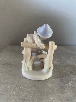 Porcelánová figurka – chlapec s pejskem - 5
