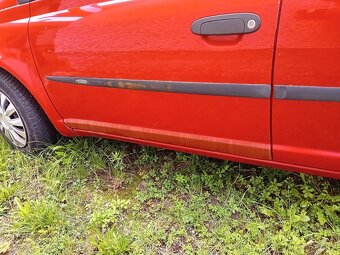 Prodám Toyotu Yaris 1,0l - 5