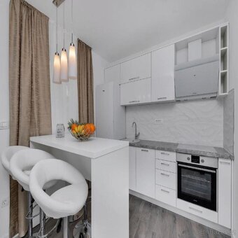 Moderní vila s bazénem na prodej – Makarská | 350 m od moře - 5
