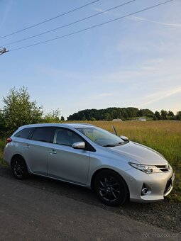 Toyota Auris Ts 2.0D - 5
