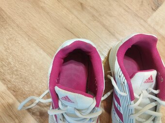 Halová dívčí obuv Adidas vel 36 1/4 - 5