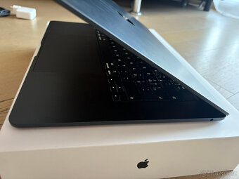 Zánovní 15" Apple MacBook Air M3, 16GB/SSD 256GB - záruka - 5