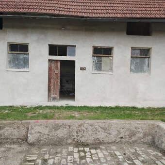 Nabízíme zemědělskou usedlost s 2 RD v obci - 5