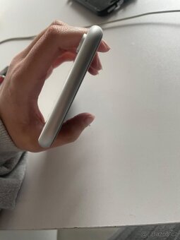 Apple iPhone xr - 5