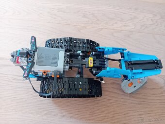 Lego Technic Kaskadérské auto na dálkové ovládání - 5