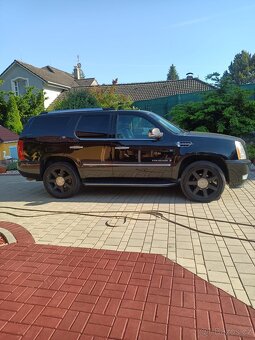 Cadillac Escalade - 5