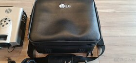 Projektor LG RD-JT40 - zánovní - nasvíceno 86h - lehce přeno - 5