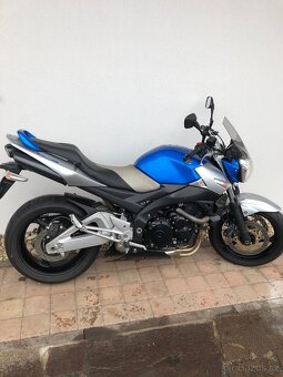 Suzuki GSR - 5